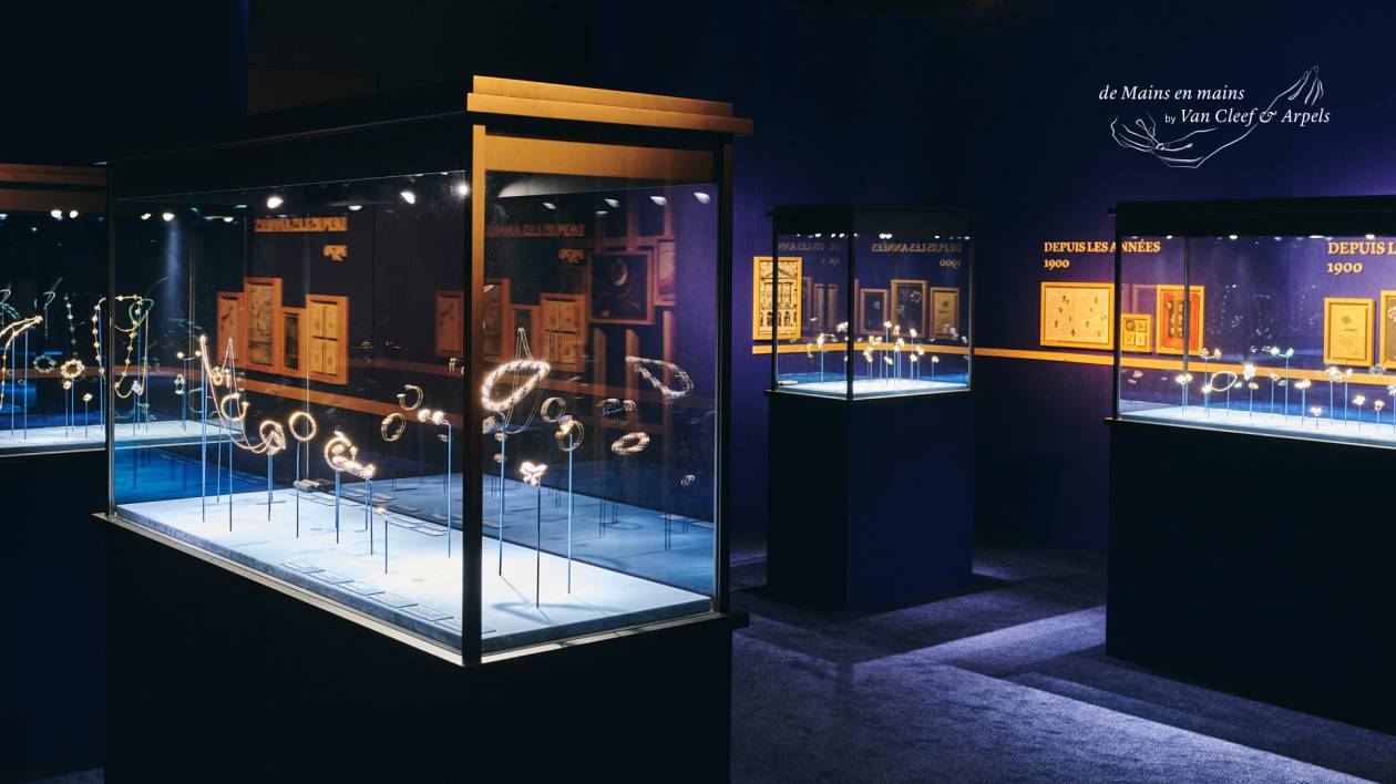 photo de l'exposition avec logo