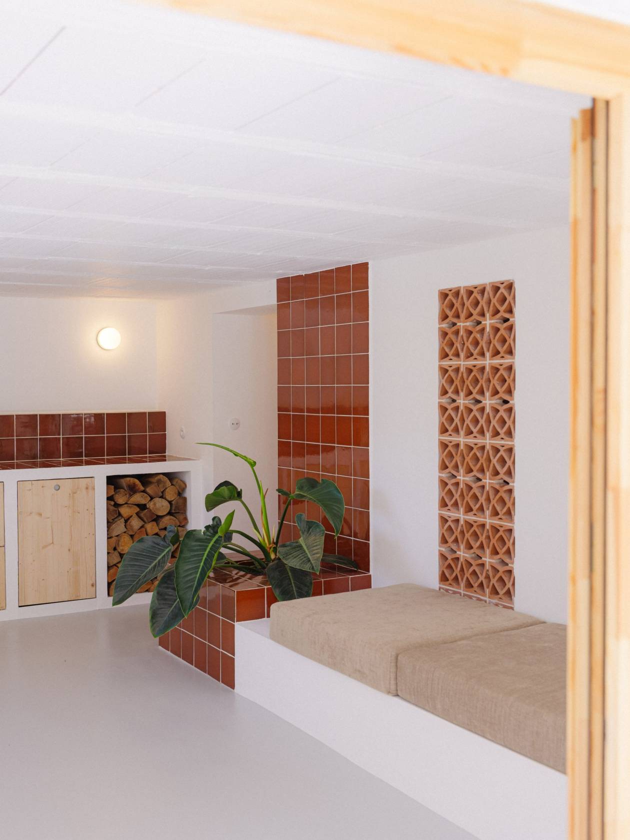 Photo finale du projet, vue de la banquette encastrée